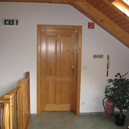 Platan Panzio Bed & Breakfast Nyul Exterior photo