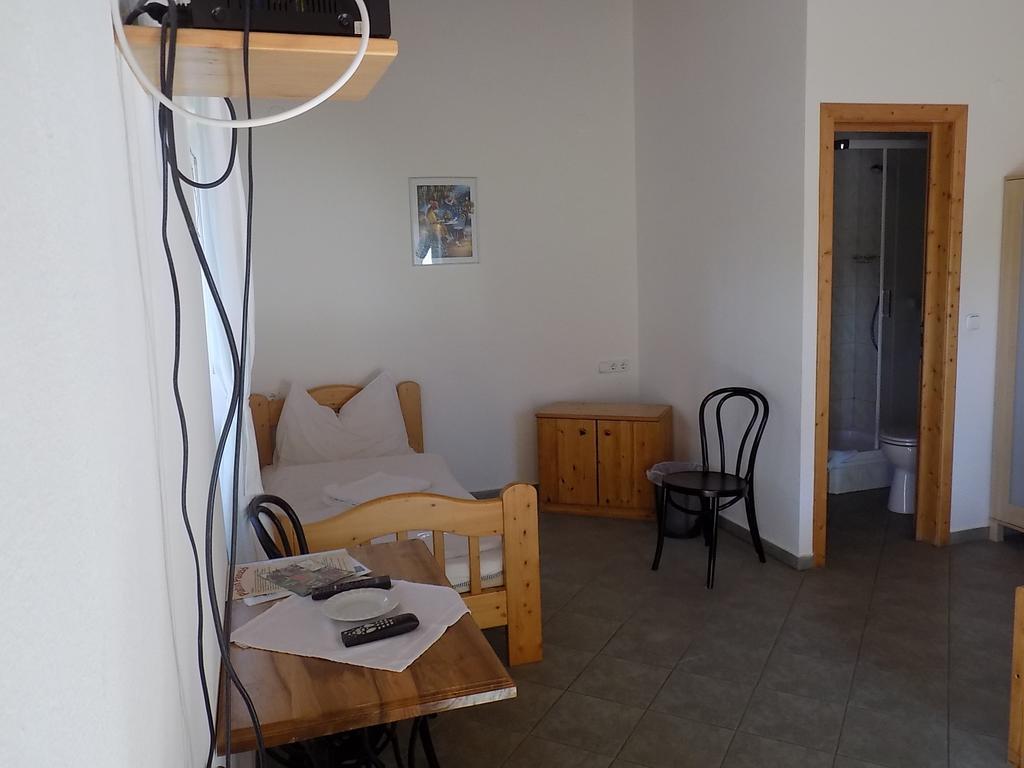 Platan Panzio Bed & Breakfast Nyul Exterior photo